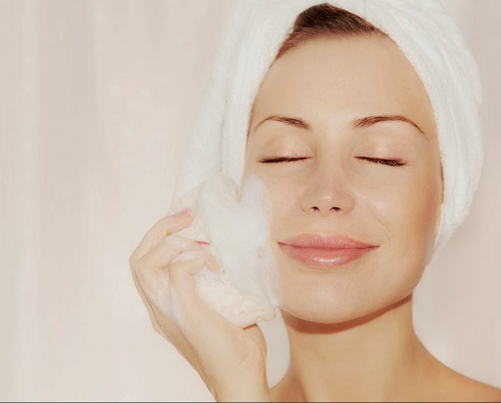 Chăm Sóc Da Nhờn: Bí Quyết Kiểm Soát Dầu Thừa và Giữ Da Luôn Sạch Mịn cam-nang-lam-dep - 1