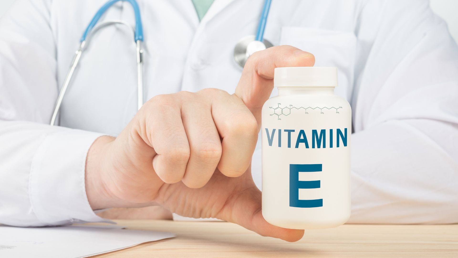 Công Dụng Và Lợi Ích Của Vitamin E: Cách Vitamin E Hỗ Trợ Sức Khỏe Và Sắc Đẹp cam-nang-lam-dep - 1