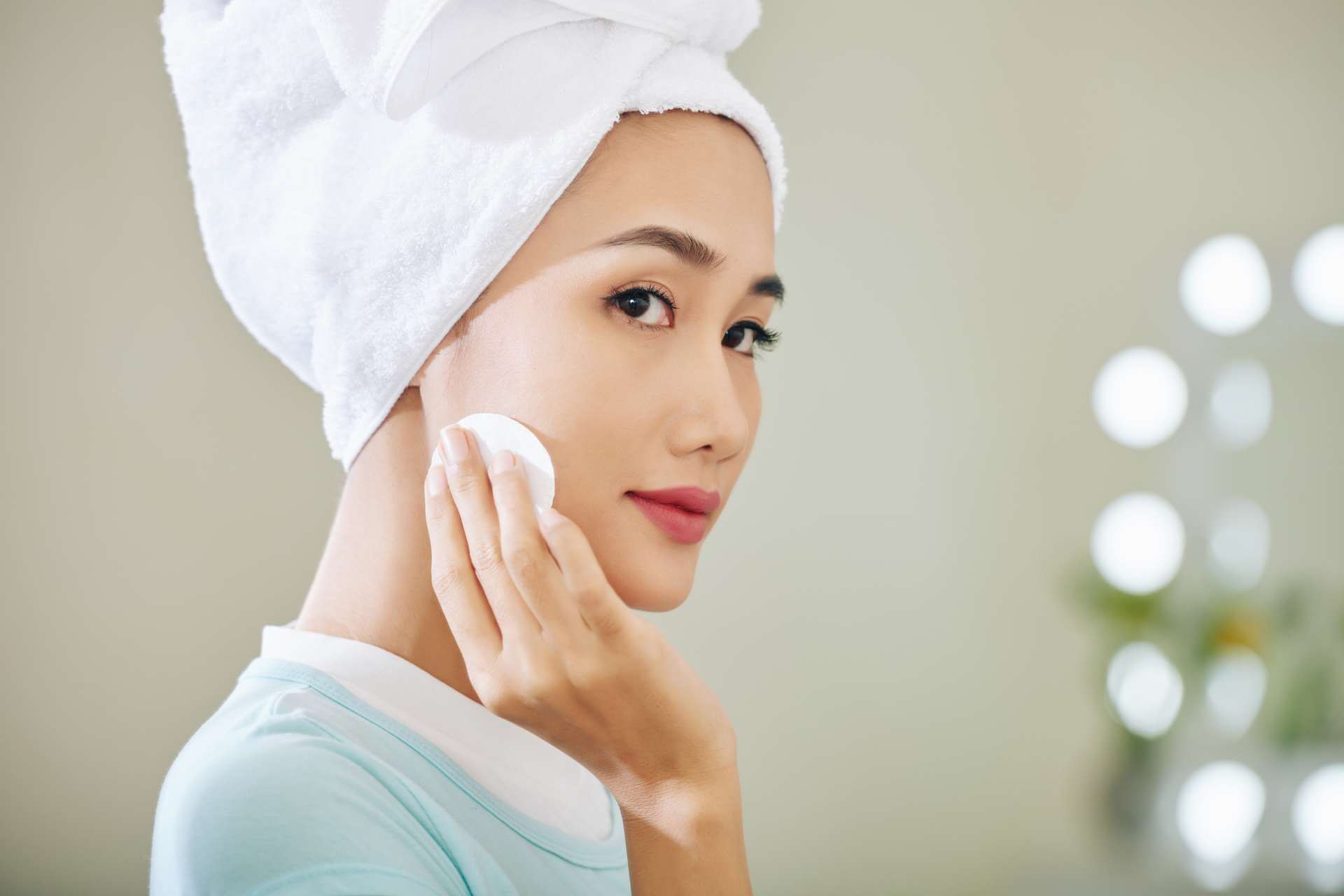 Sử Dụng Toner Đúng Cách: Hướng Dẫn Chi Tiết Cho Làn Da Tươi Tắn